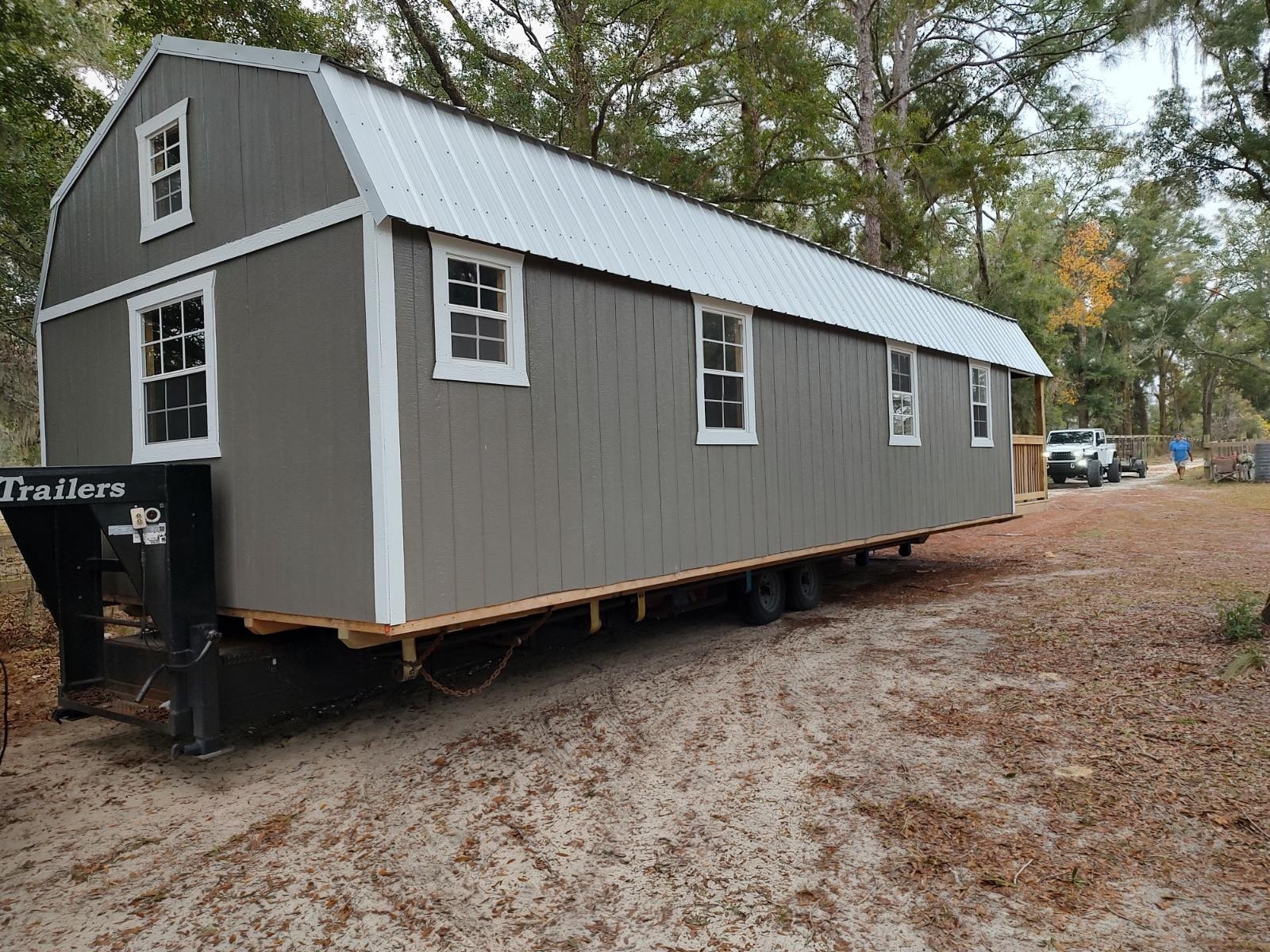 Skilled portable building mover work across Levy County